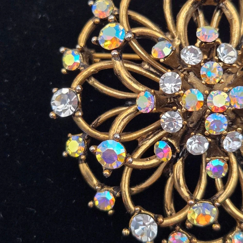 Vintage 60s Unbranded Brooch Gold Tone Aurora Borealis Rhinestone Floral Sunburs